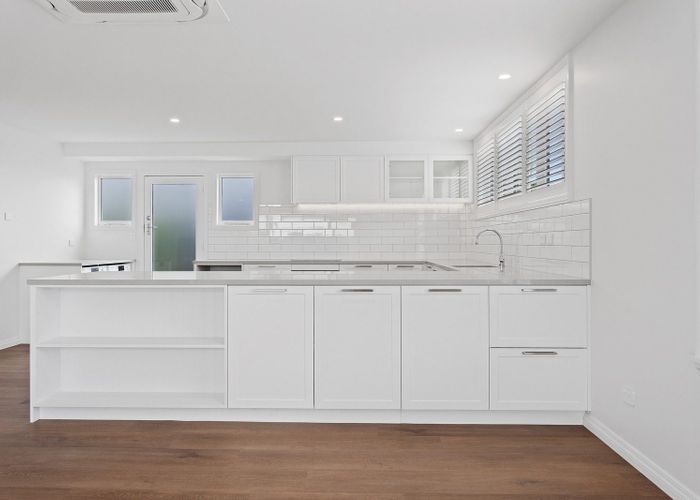  at 1/135 Aikmans Road, Merivale, Christchurch