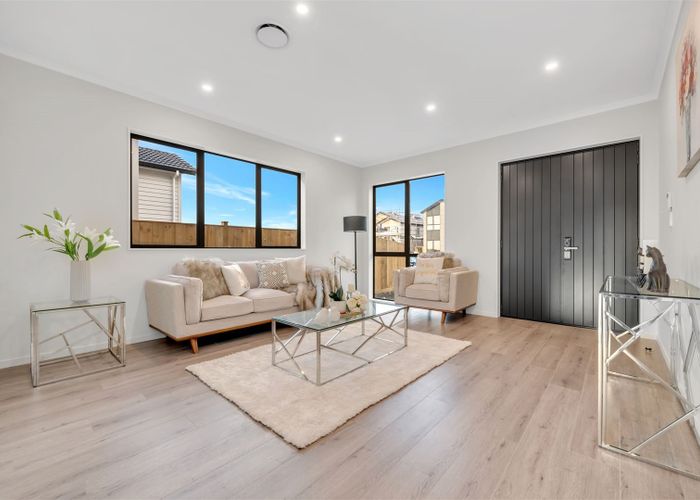  at 14 Bushfield Drive, Flat Bush, Auckland