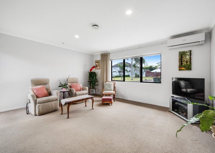  at 8 Lamia Place, The Gardens, Auckland