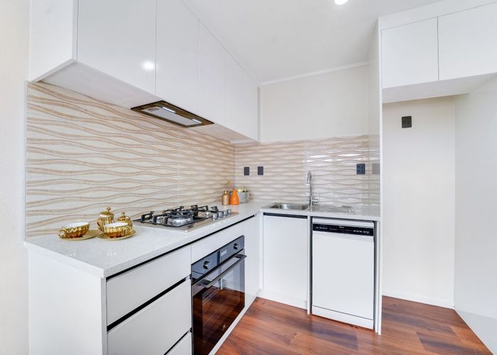  at 2/49 Clendon Avenue, Papatoetoe, Auckland
