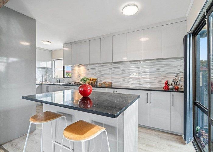  at 2/24 Norrie Smith Avenue, Flat Bush, Auckland