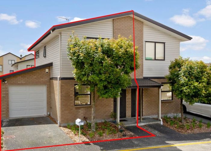  at 2/172 Mcleod Road, Te Atatu South, Auckland