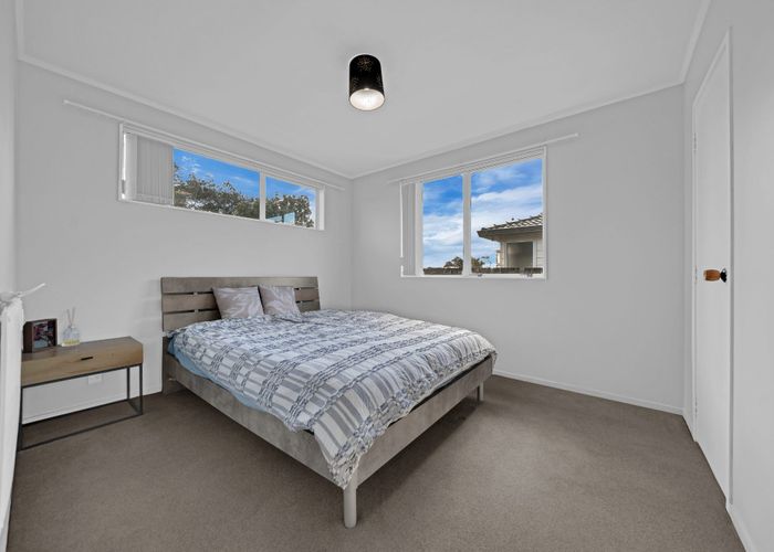  at 2/10 Norrie Smith Avenue, Flat Bush, Manukau City, Auckland