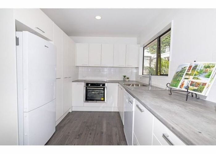  at Lincoln Park Avenue, Massey, Waitakere City, Auckland