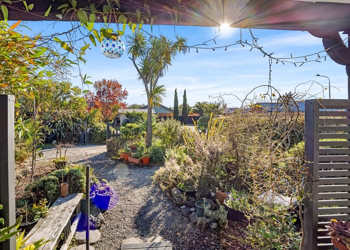  at 10 Stedley Place, Heathcote, Christchurch City, Canterbury