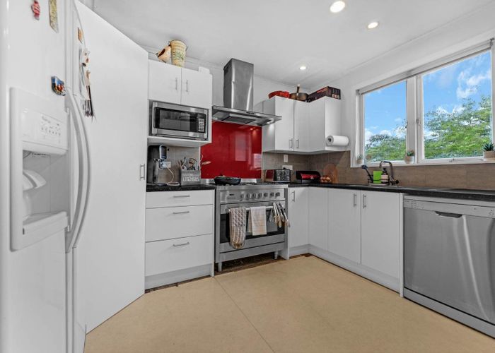  at 32 Ribblesdale Road, Henderson, Waitakere City, Auckland