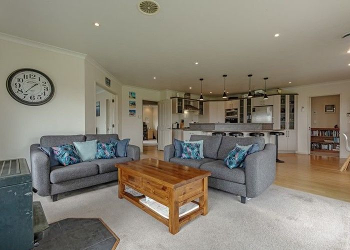  at 186 Pacific Drive, Fitzherbert, Palmerston North, Manawatu / Whanganui