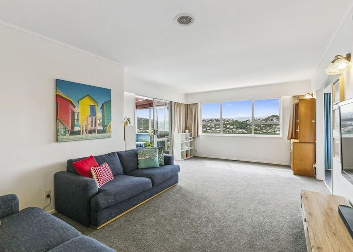  at 22 Waiwera Crescent, Maupuia, Wellington
