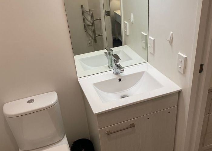  at 5C Salmont Place, Kelburn, Wellington