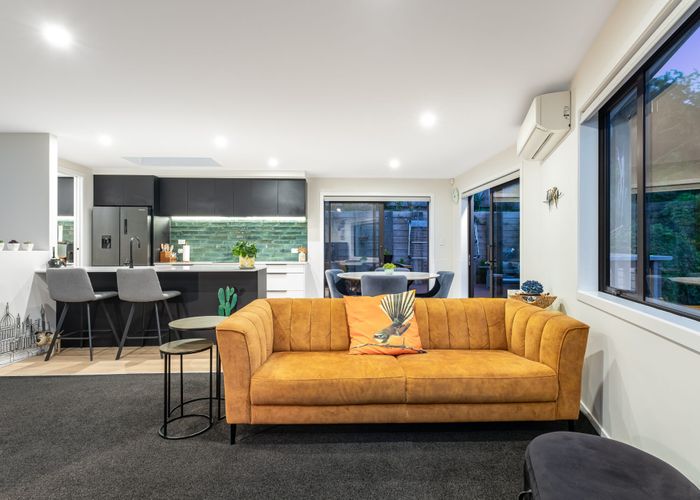  at 40 Albatross Close, Whitby, Porirua