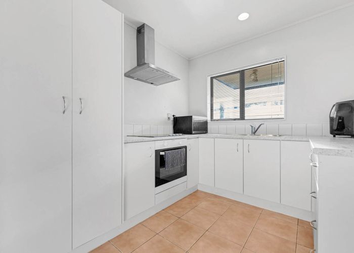  at 1 Dole Place, Mangere, Auckland