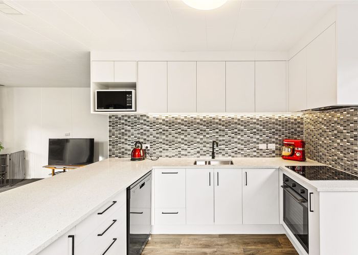  at 2/1 Burnham Road, Waitākere, Auckland
