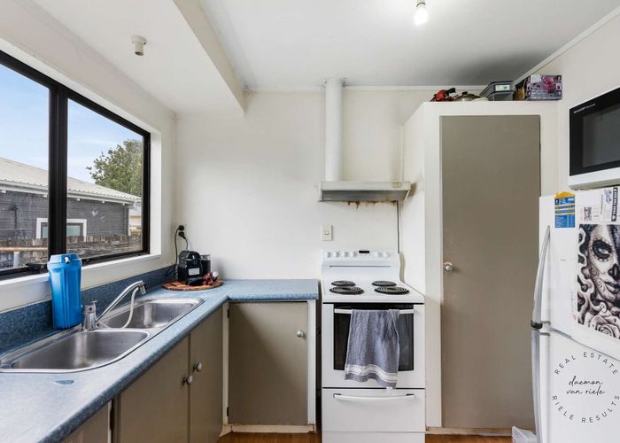  at 2/23 Marr Road, Manukau, Manukau City, Auckland
