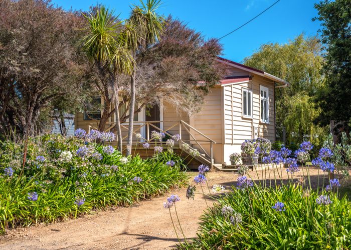  at 4 Manuka Road, Oneroa, Waiheke Island