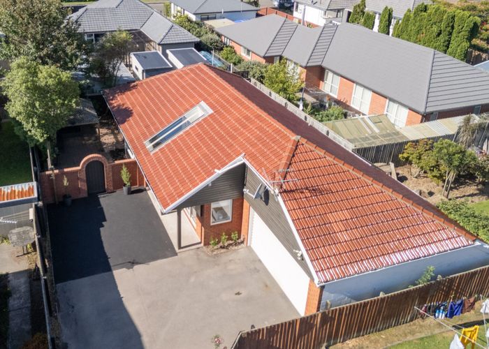  at 2/116 Yaldhurst Road, Sockburn, Christchurch