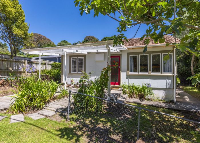  at 18 Dell Road, Raumati South, Paraparaumu