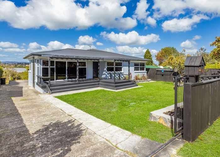  at 6 Lucas Place, Weymouth, Auckland