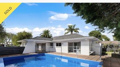  at 2 Pettit Place, Manukau, Auckland