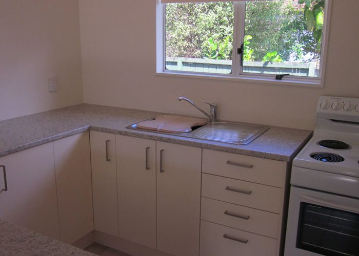  at 2/10 Lyren Place, Half Moon Bay, Manukau City, Auckland