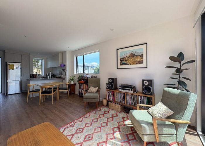  at 9E Playfair Road, Mount Roskill, Auckland