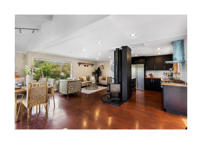  at 10 Shona Place, Henderson, Waitakere City, Auckland