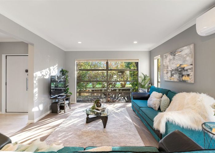  at 33 Chateau Rise, Flat Bush, Auckland