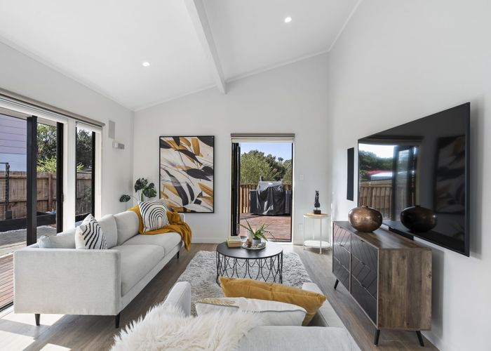  at 10 Coubray Place, Botany Downs, Auckland