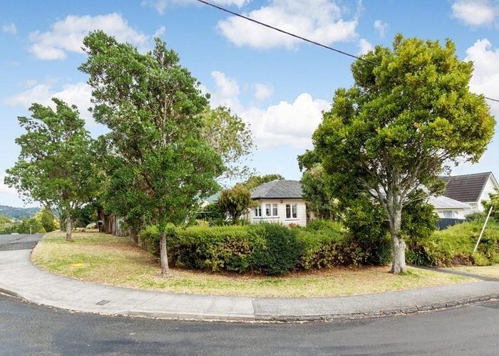 at 15 Cleve Road, Green Bay, Auckland