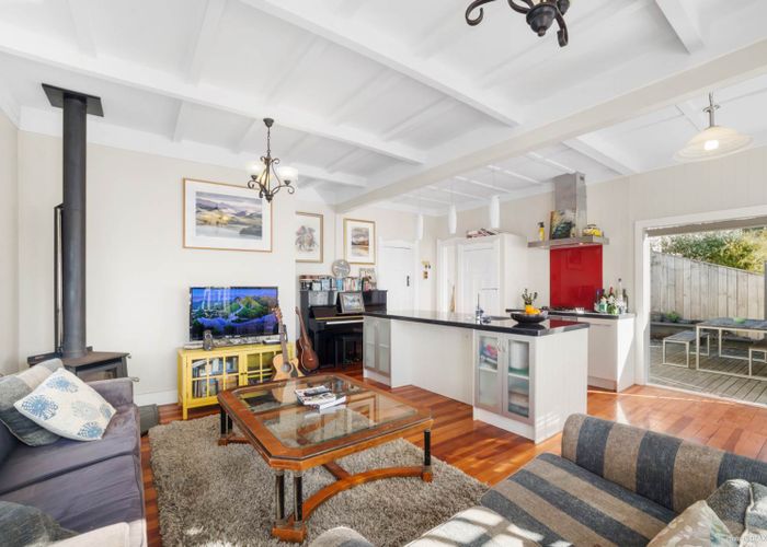  at 25 Rutland Road, Stanley Point, Auckland