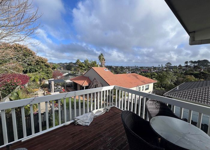  at 15B Exeter Place, Unsworth Heights, North Shore City, Auckland