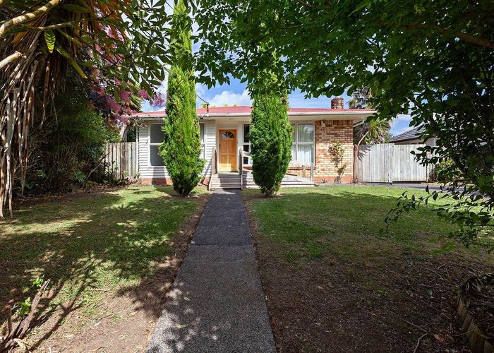  at 4 Wilsher Crescent, Henderson, Waitakere City, Auckland