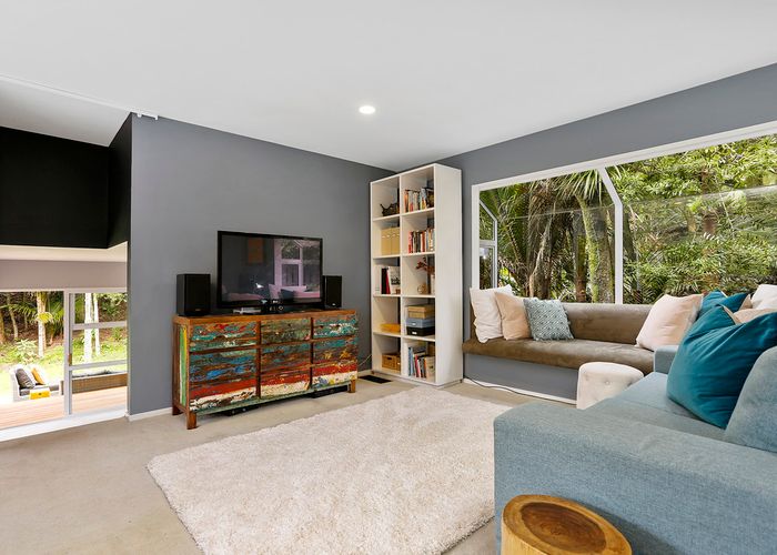  at 1 Dorothy Road, Laingholm, Auckland