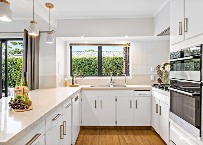  at 2/20 Kentigern Close, Pakuranga, Auckland