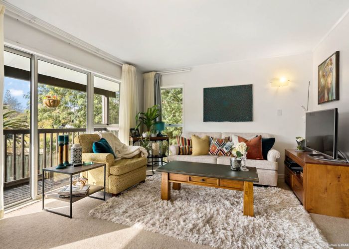  at 2/12 Scarlock Avenue, Browns Bay, Auckland