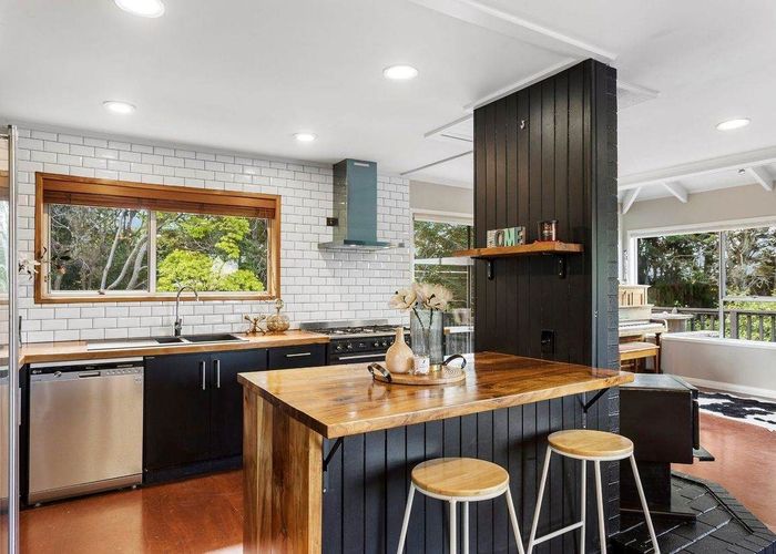  at 10 Shona Place, Henderson, Waitakere City, Auckland