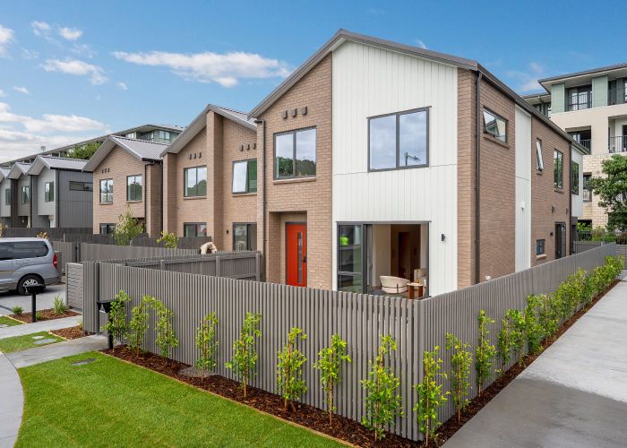  at 24 Wakaturia Way, Glenfield, North Shore City, Auckland