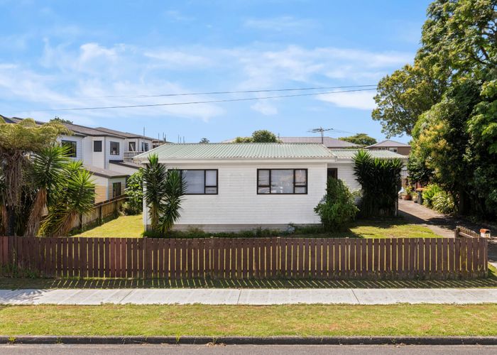  at 11 Graham Road, Conifer Grove, Takanini