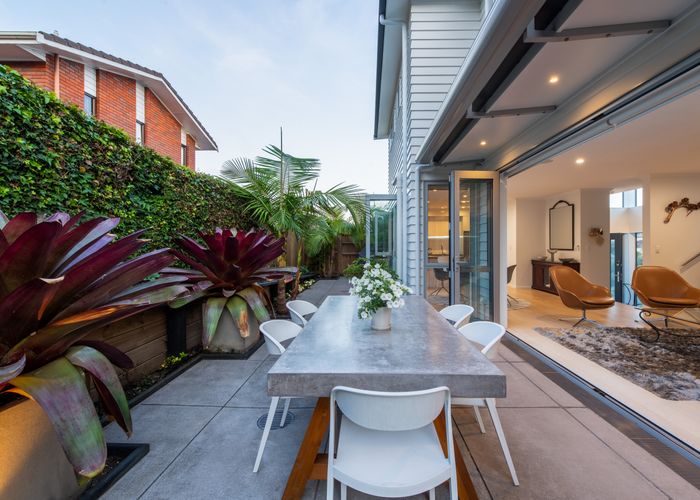  at 3A Rossmore Terrace, Murrays Bay, Auckland