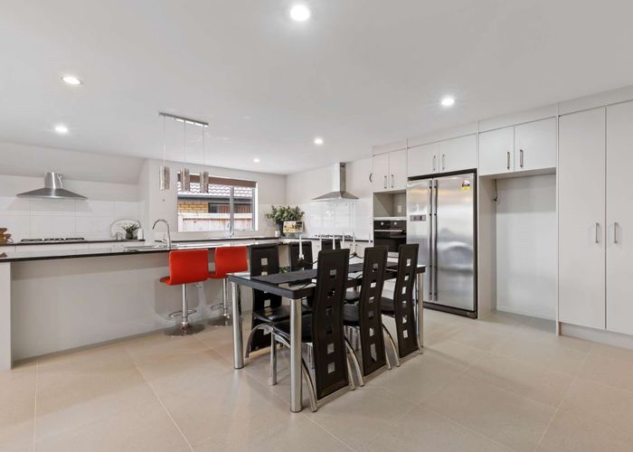  at 17 Hartford Terrace, Huntington, Hamilton