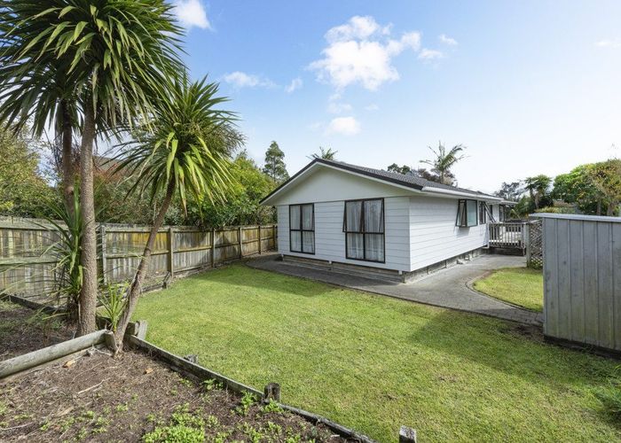  at 43 Taupiko Place, Green Bay, Waitakere City, Auckland