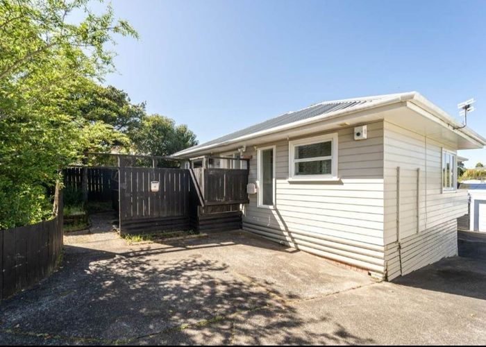  at 1/84 West Coast Road, Glen Eden, Waitakere City, Auckland