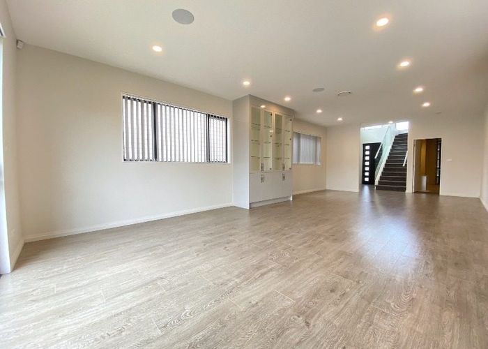  at 42 McWhirters Farm Lane, Massey, Waitakere City, Auckland