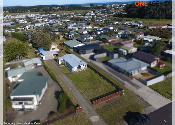  at 8 Hennsessy Street East, Foxton Beach, Horowhenua, Manawatu / Whanganui