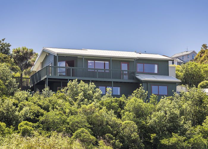  at 14A Domanski Crescent, Owhiro Bay, Wellington