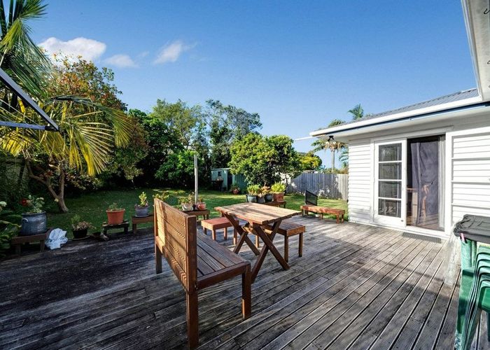  at Te Atatu South, Waitakere City, Auckland