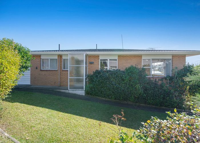  at 2/2 Tower Hill, Stanmore Bay, Rodney, Auckland