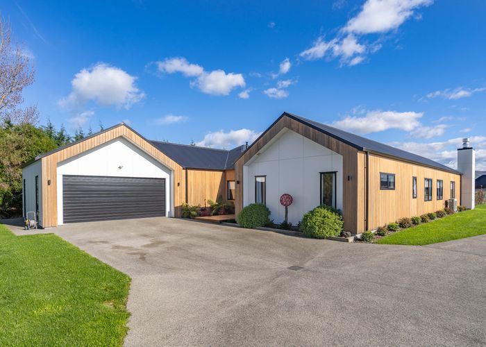  at 22 Mill Grove, Clareville, Carterton