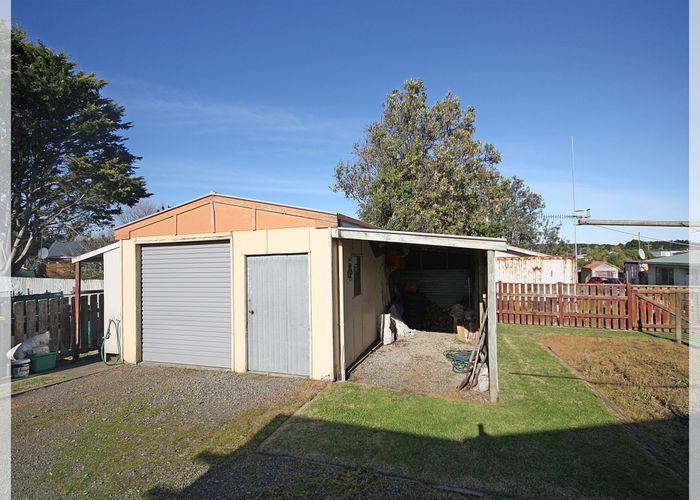 at 8 Hennsessy Street East, Foxton Beach, Horowhenua, Manawatu / Whanganui