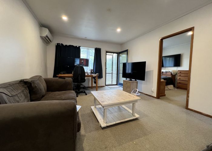  at 2/7a Mountain Road, Mount Wellington, Auckland City, Auckland