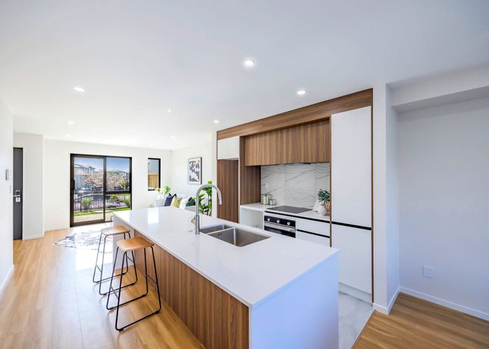  at 52 Adamson Road, Flat Bush, Manukau City, Auckland